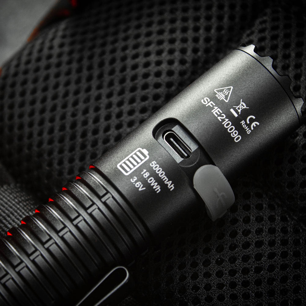 Close-up of SPERAS E21 universal USB-C fast charging port and indicator