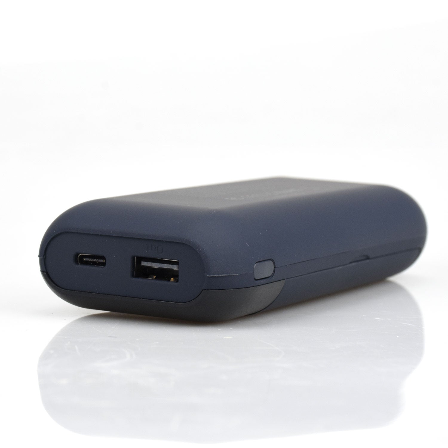 USB input and DC output ports on the bottom of the SPERAS PD21700 2-in-1 power bank