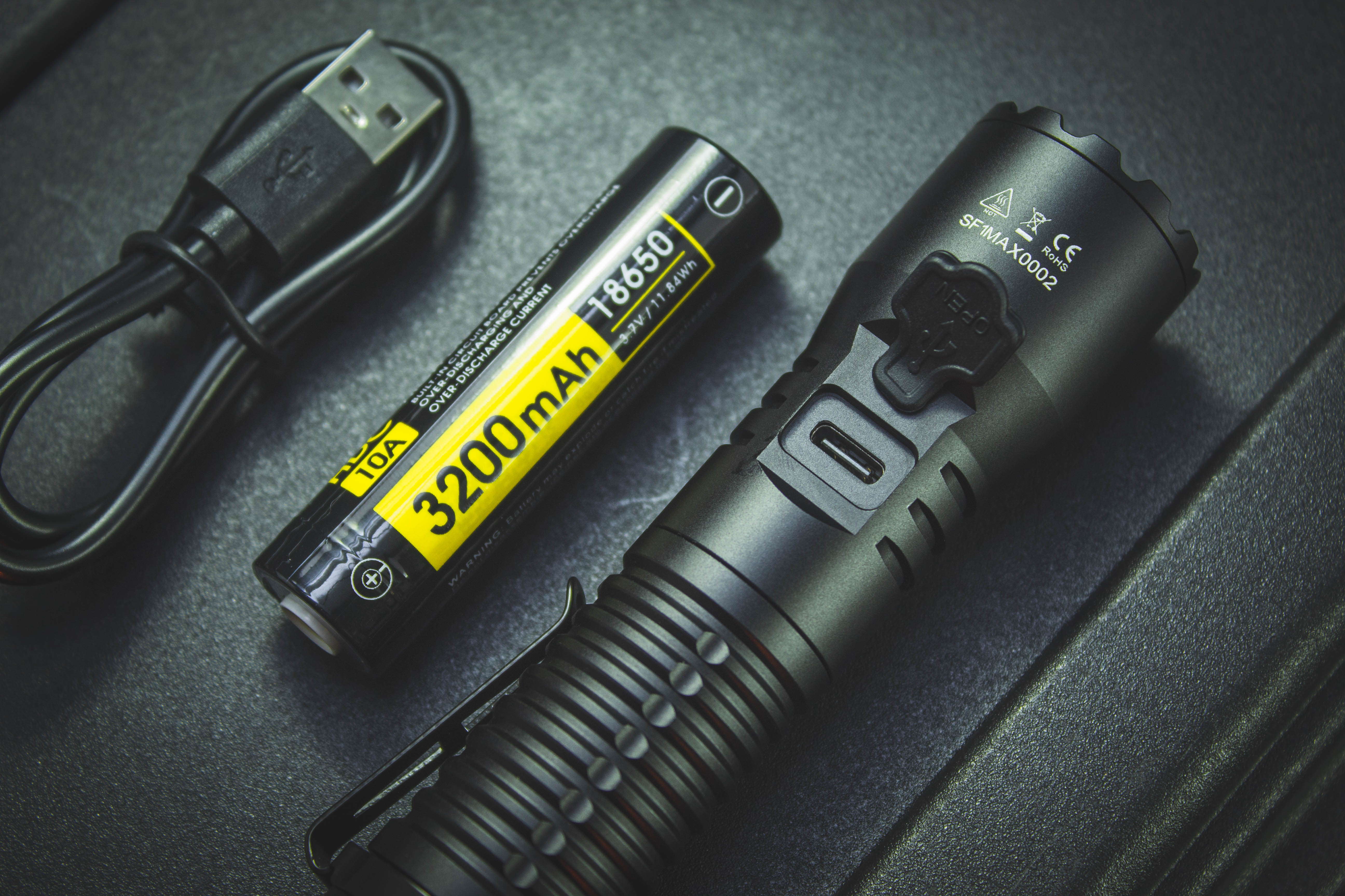 SPERAS EST MAX EDC flashlight revealing its USB-C rapid charging port alongside a 10A high discharge 3200mAh 18650 battery