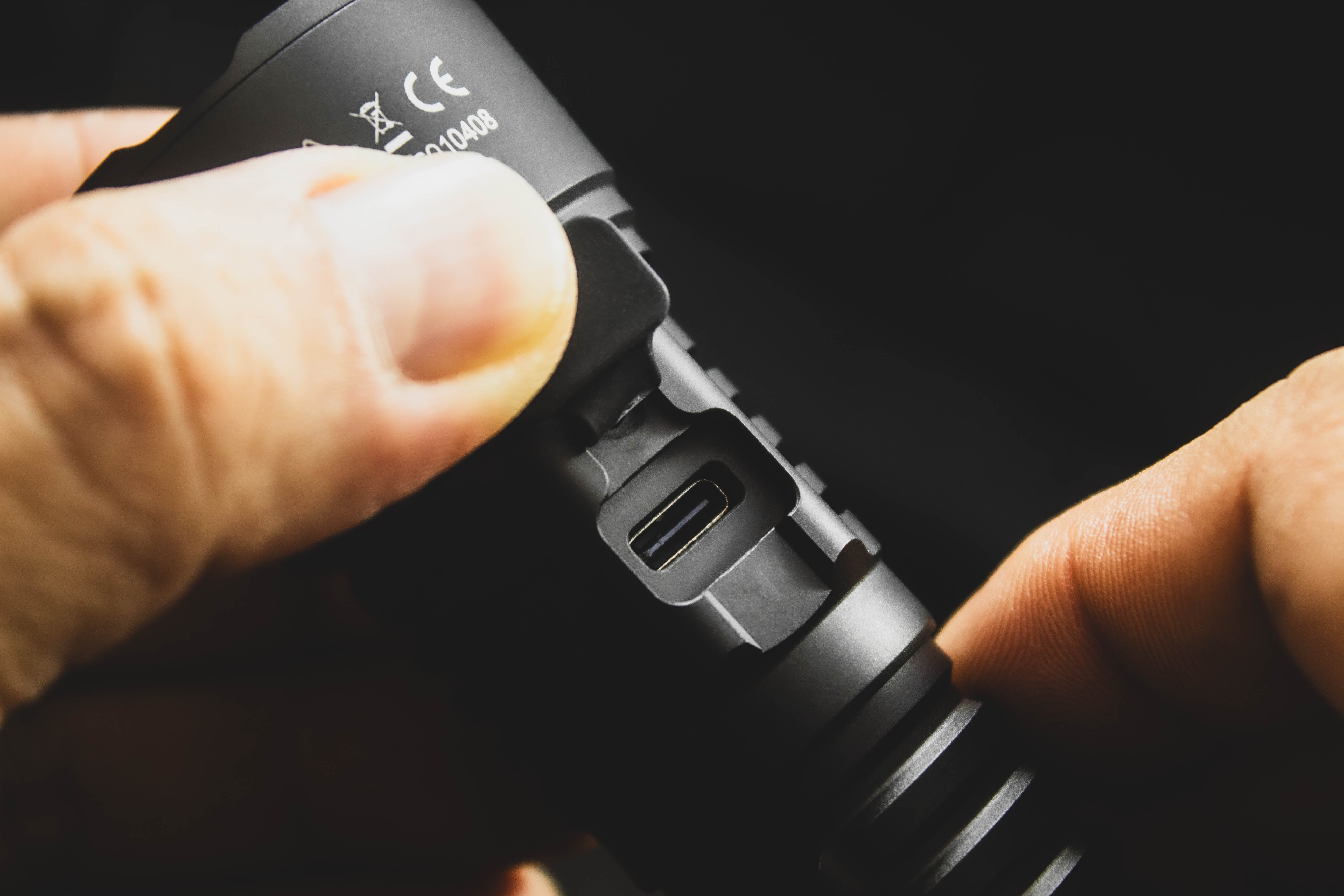 Built in hidden USB-C fast charging port on the SPERAS EST PLUS V3 tactical flashlight allowing a full recharge in just 4.5 hours