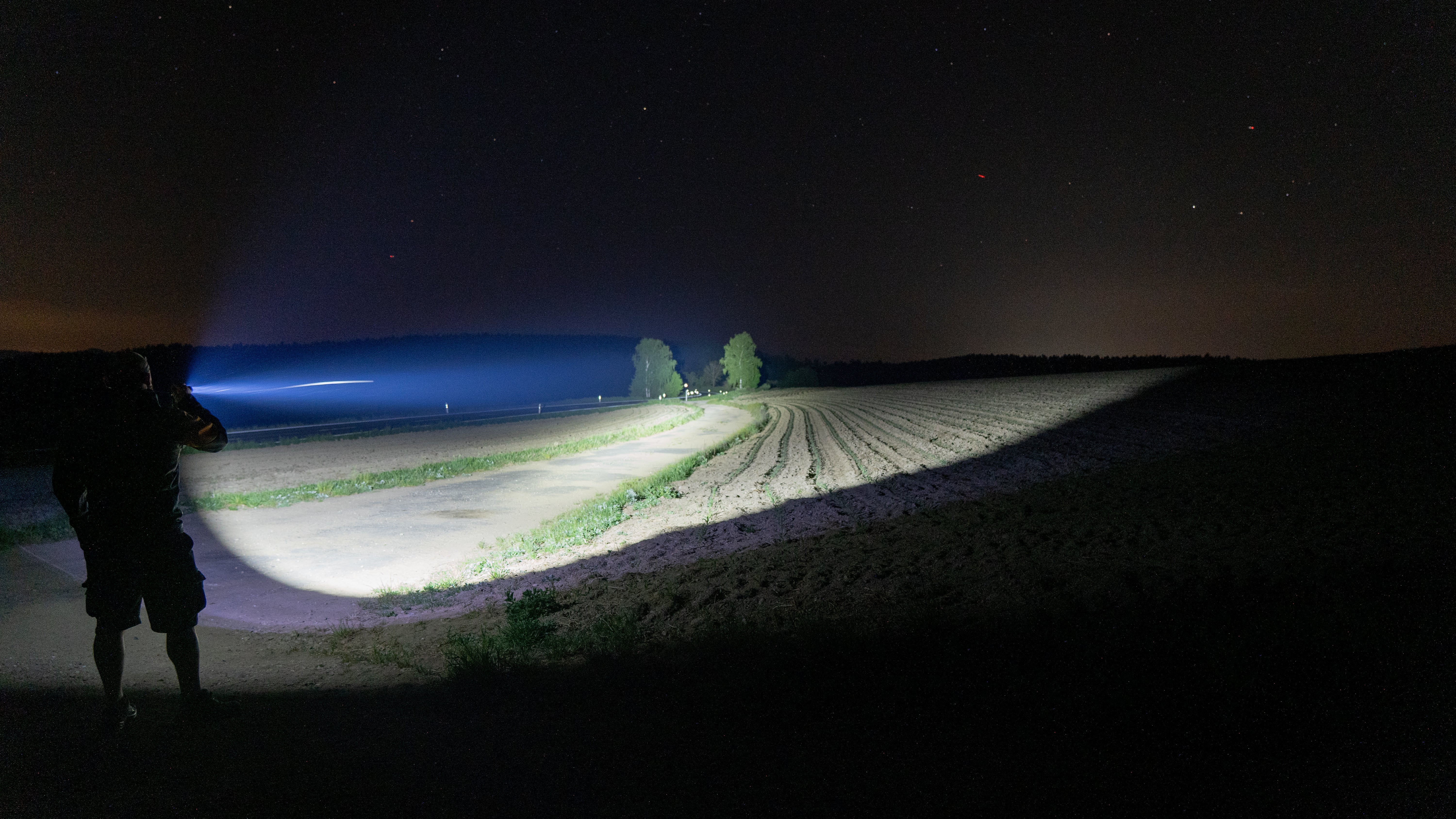 Speras E3T Max Tactical Flashlight: Focused Beam with Ultra-Long Throw