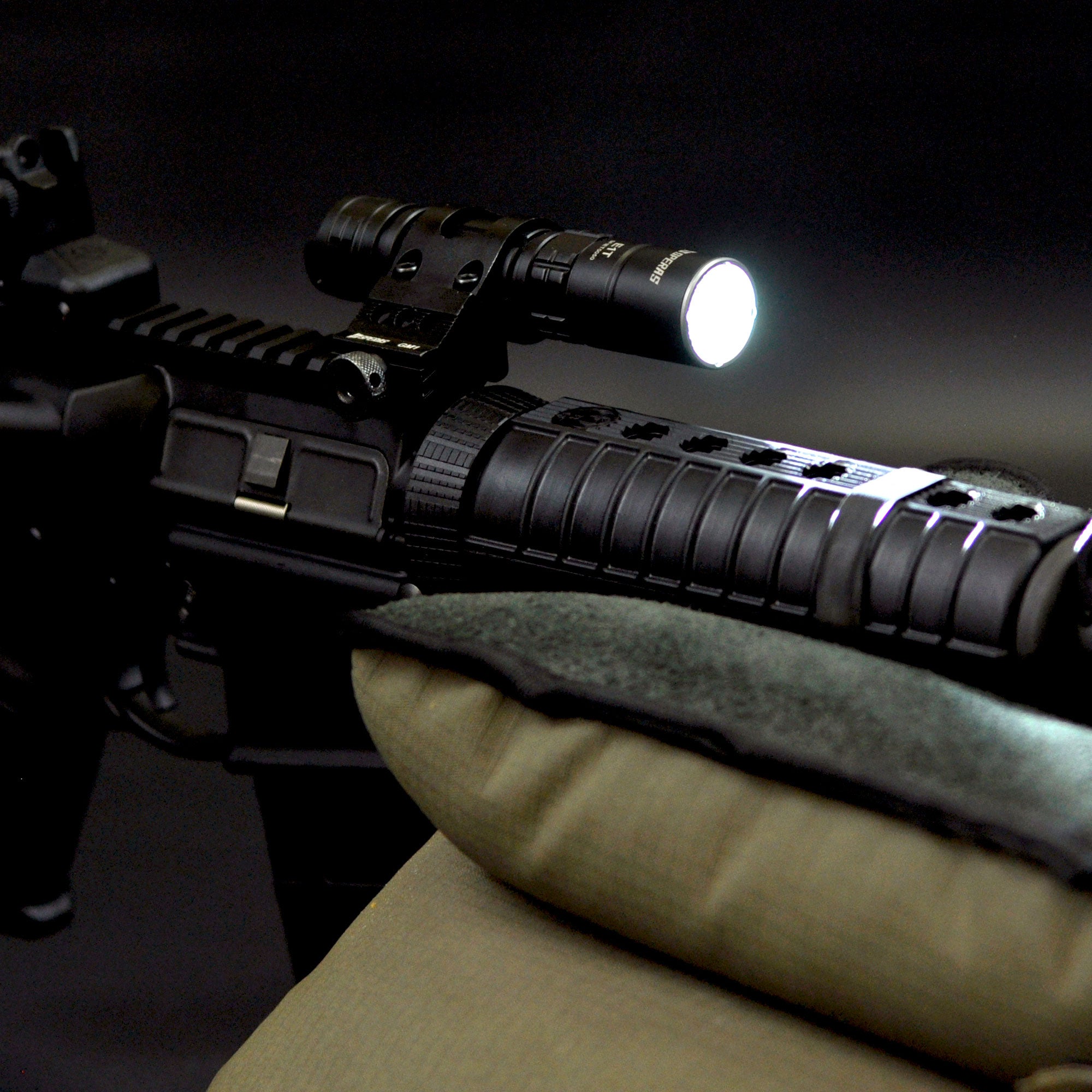 SPREAS E1T 1700LM Tactical Flashlight